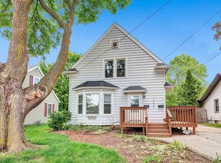 1030 W Kamps Ave, Appleton, WI 54914