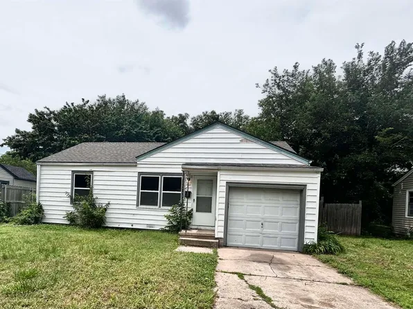 1821 S Ridgewood Dr, Wichita, KS 67218