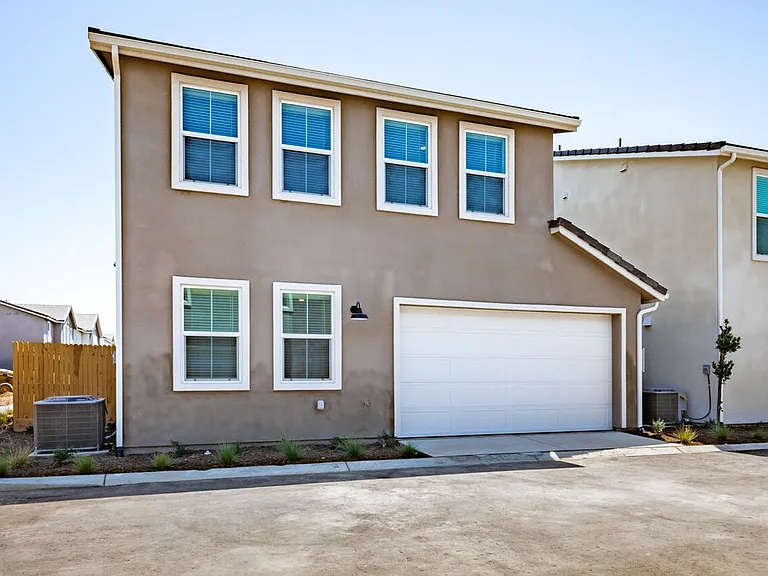 2834 E Tamarind Dr — Photo 18