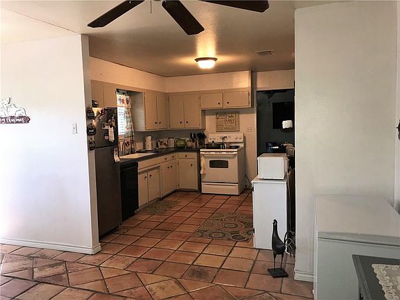 4th image of 511 W College St