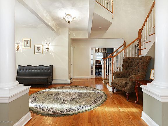 4th image of 61 Shadybrook Dr