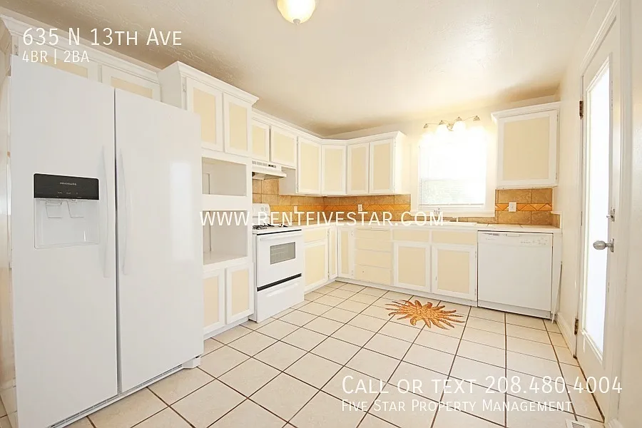 Charming 4 Bedroom Home Near Idaho State University! — Photo 3
