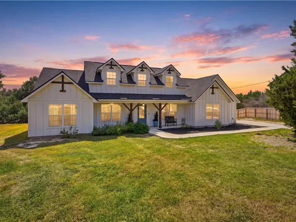 1973 Desiree St, Canyon Lake, TX 78133