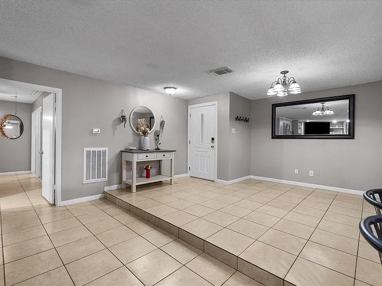 883 Silverpines Rd — Photo 4