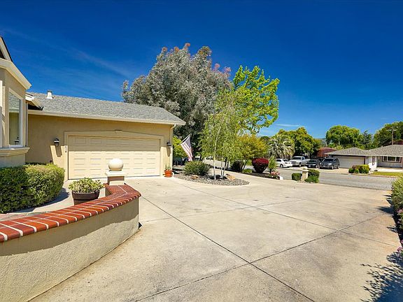 3rd image of 847 Encino Dr