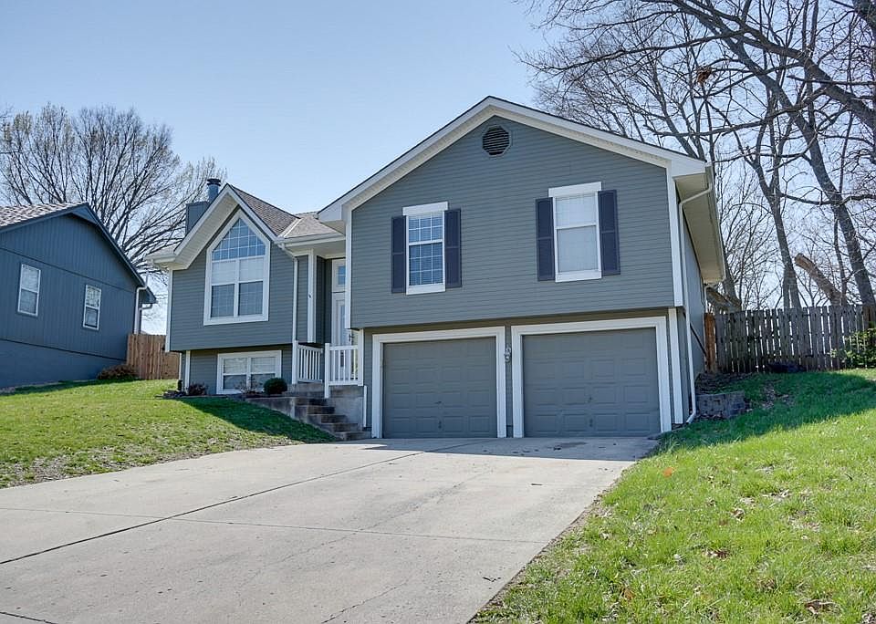 1st image of 912 NE Bryant Dr