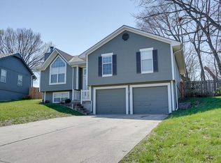 912 NE Bryant Dr, Lees Summit, MO 64086