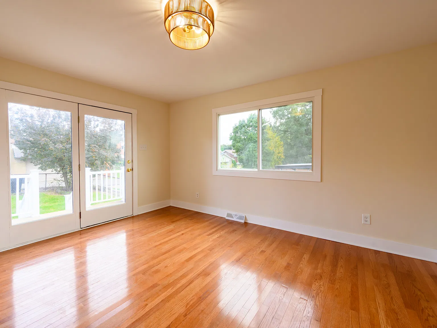 3 bed, 1300 sqft, $2,400 — Photo 4