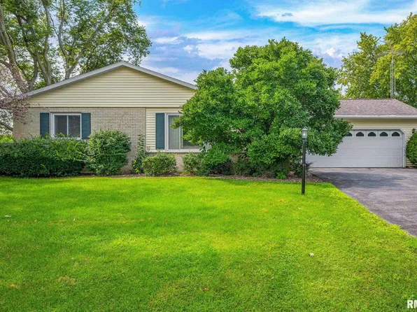 526 W Chestnut St, Oneida, IL 61467