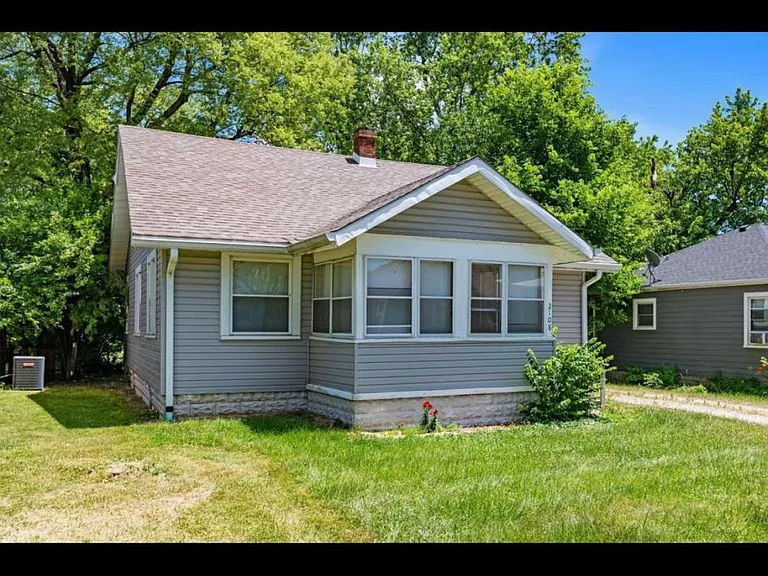 2108 N Ball Ave — Photo 4
