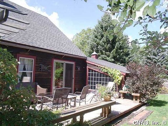 2nd image of 9 Gillette Ln