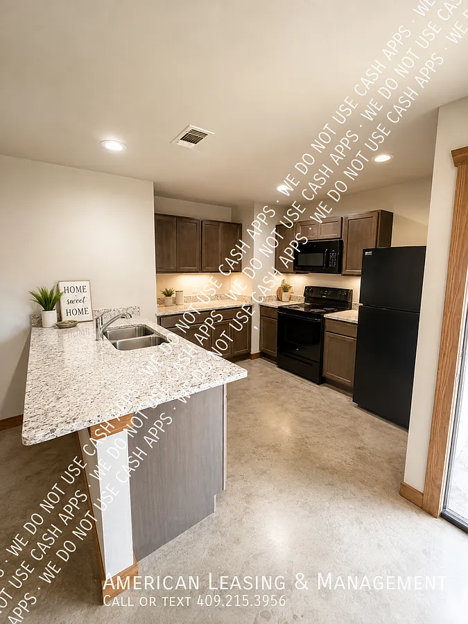** Move In Ready ** — Photo 2