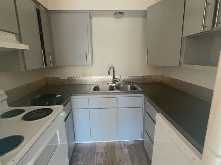 Park Place East — Photo 18