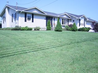 39 Brayton Rd, Tiverton, RI 02878