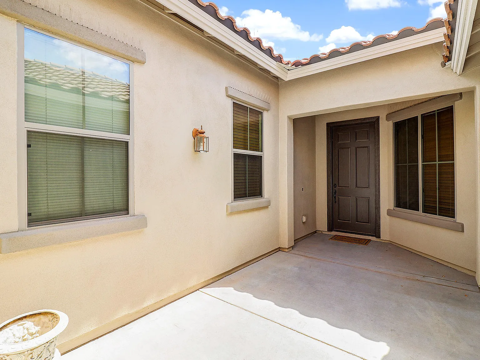 3 bed, 2.0 bath, 1844 sqft, $2,900 — Photo 2