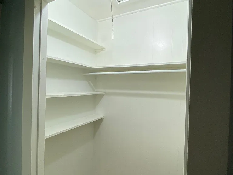 walk in clothes closet