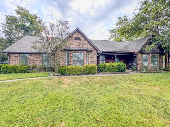 204 Briarwood Ln, Sulphur Springs, TX 75482