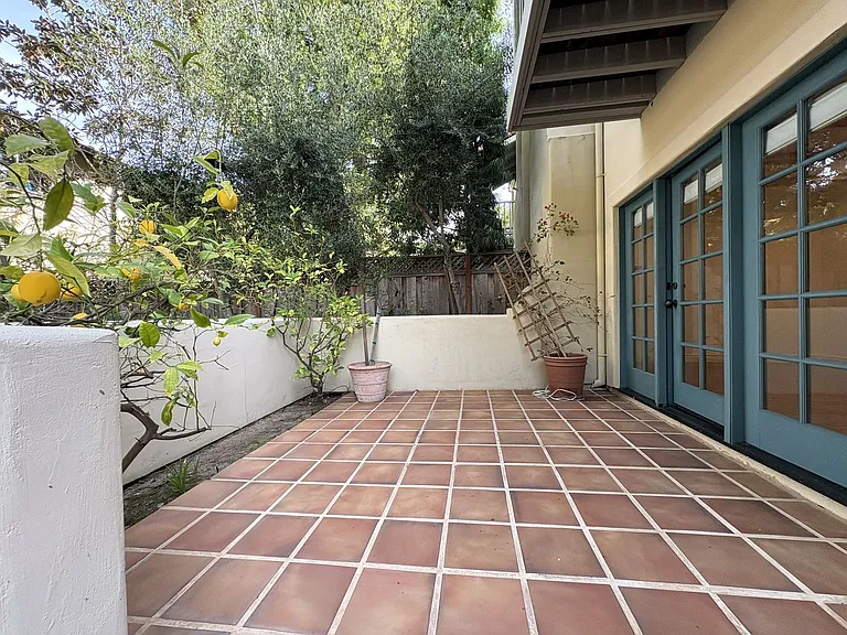 712 Elizabeth Ln — Photo 32