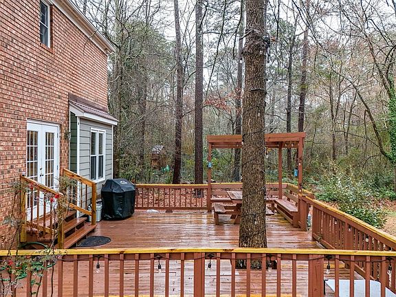 2nd image of 174 Stonybrook Ct