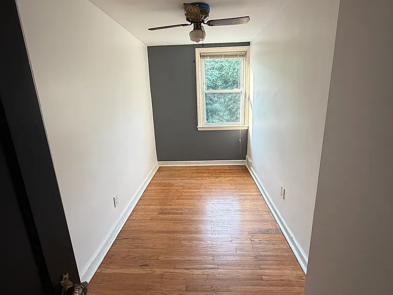 144 S Academy Ave — Photo 11