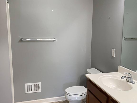 3rd image of 43 Stacey Ct