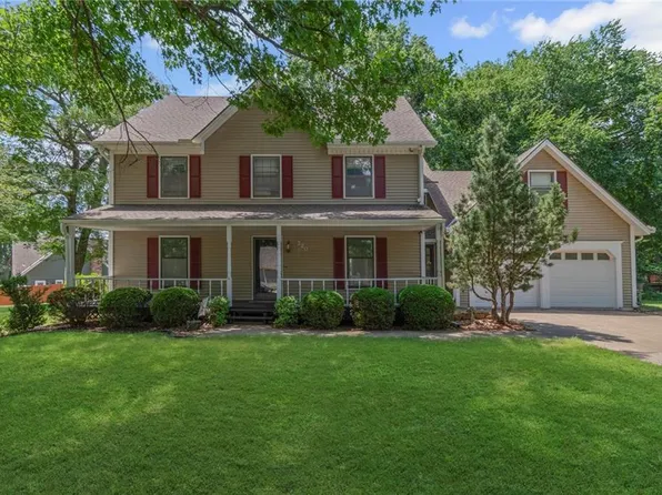 320 SW Raven Ct, Lees Summit, MO 64081