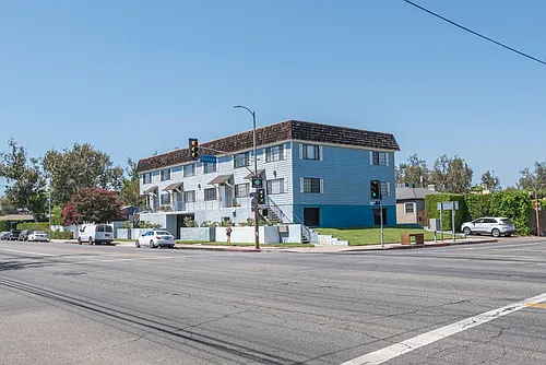 11701 Oxnard St Photo 1