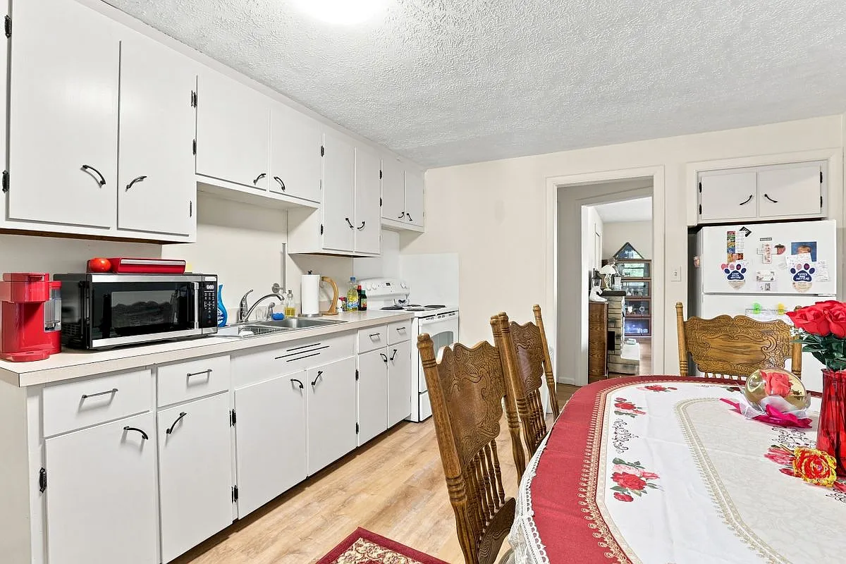 1 bed, 1.0 bath, 754 sqft, $1,600 — Photo 2