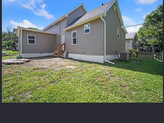 2nd image of 2215 Lincoln Ave