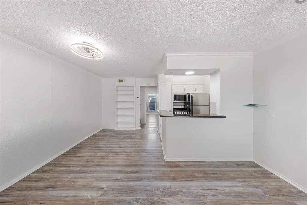 1 bed, 1.0 bath, 700 sqft, $1,000 — Photo 1