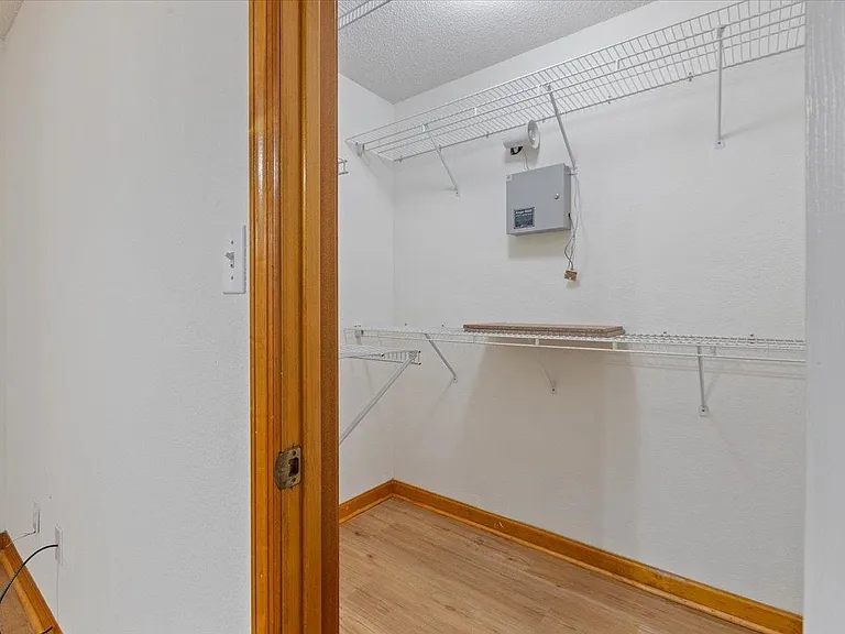 2510 Golden Park Ln — Photo 23