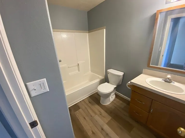 Newly remodeled 3 bedroom Townhouse near Gateway — Photo 6