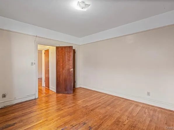 155-17 Sanford Avenue image 15 of 17