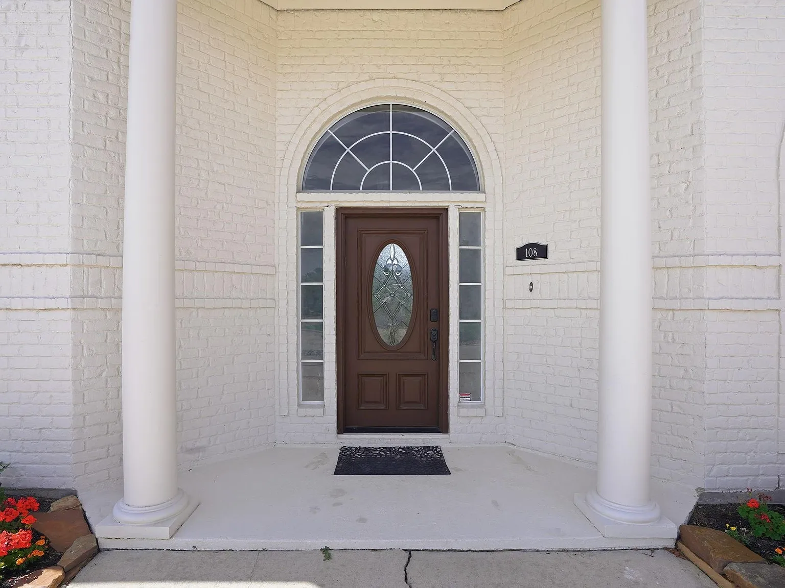 5 bed, 4.0 bath, 3828 sqft, $3,990 — Photo 2