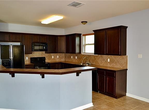 3rd image of 41551 Snowball Cir