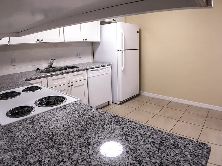 330 Dundee Dr — Photo 4