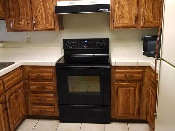 All appliances in great condition! New garbage disposal