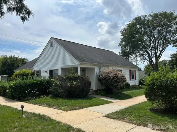 246C Malden Ln, Monroe Township, NJ 08831