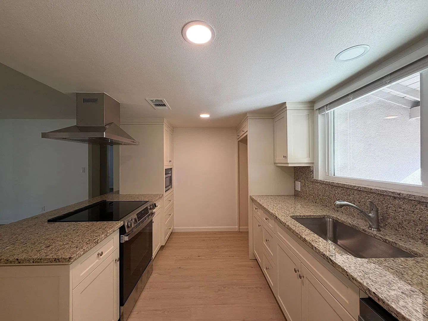 945 N. Mahaleb St 4 Bedroom 2 Bathroom Fully Remodeled Home Tulare — Photo 3