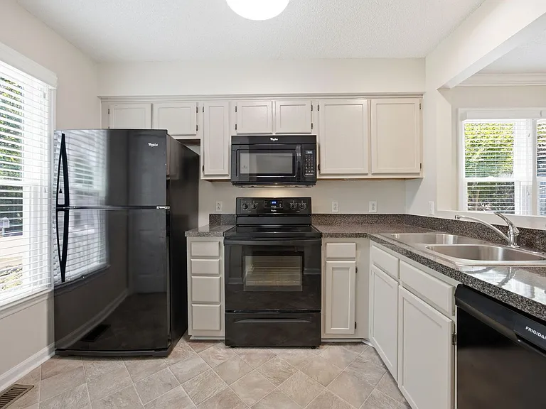 1601 Oakland Hills Way — Photo 5