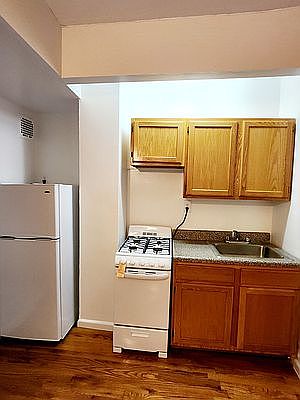 3rd image of 302 W 87th St APT 35