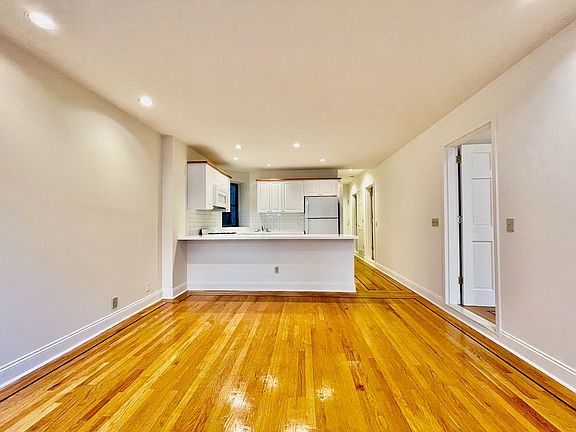 3rd image of 322 E 34th St #3D