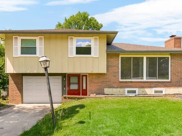 1924 N 75th Dr, Kansas City, KS 66112