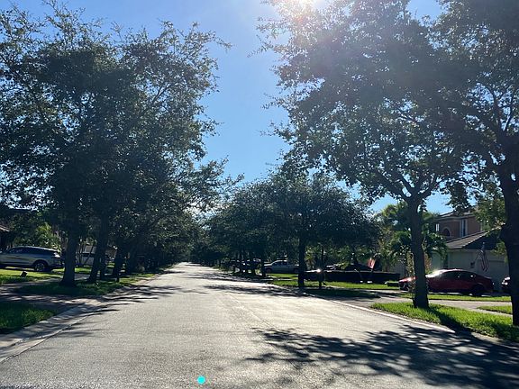 4th image of 19375 SW 25th Ct