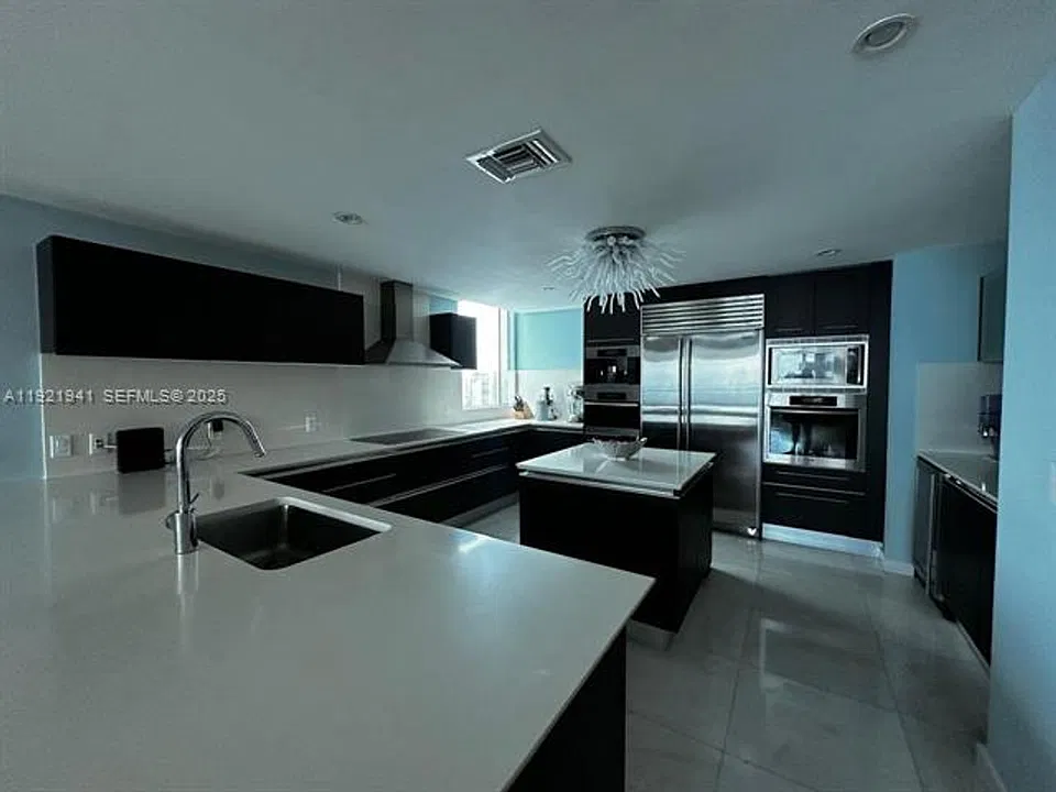 17001 Collins Ave #CU-2601