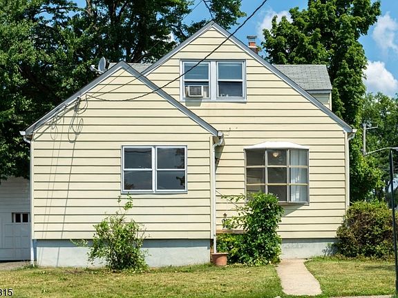 3rd image of 8-15 Berdan Ave