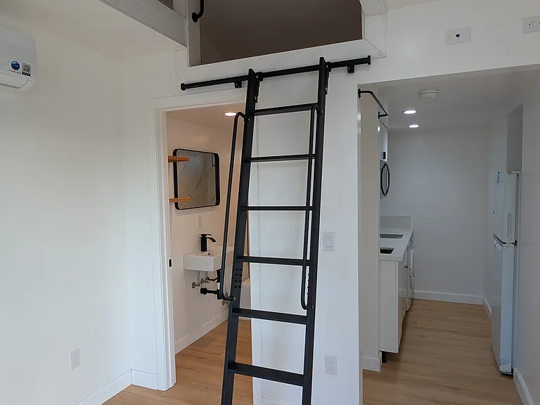218 W Tiller Ave — Photo 3
