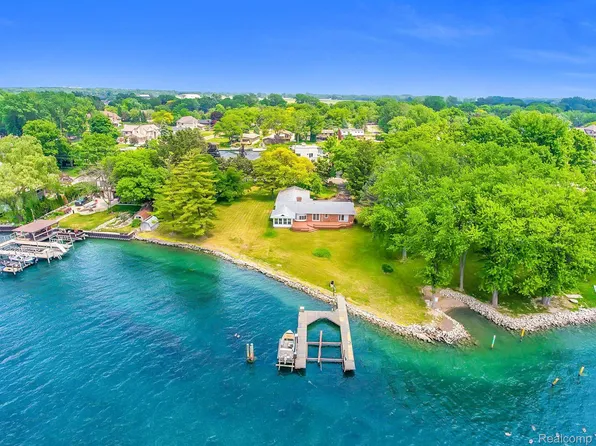 28400 Swan Island Dr, Grosse Ile, MI 48138