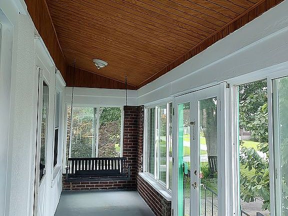2nd image of 2148 Glenworth Ave