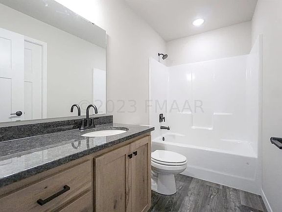 4th image of 1637 10th Ave S